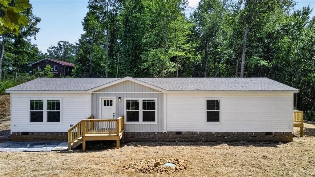3 bedroom, 2 bathroom, 1,600 sq ft single family residence under contract at 758 Upper Burris Road, Canton, GA 30114 — photo 2