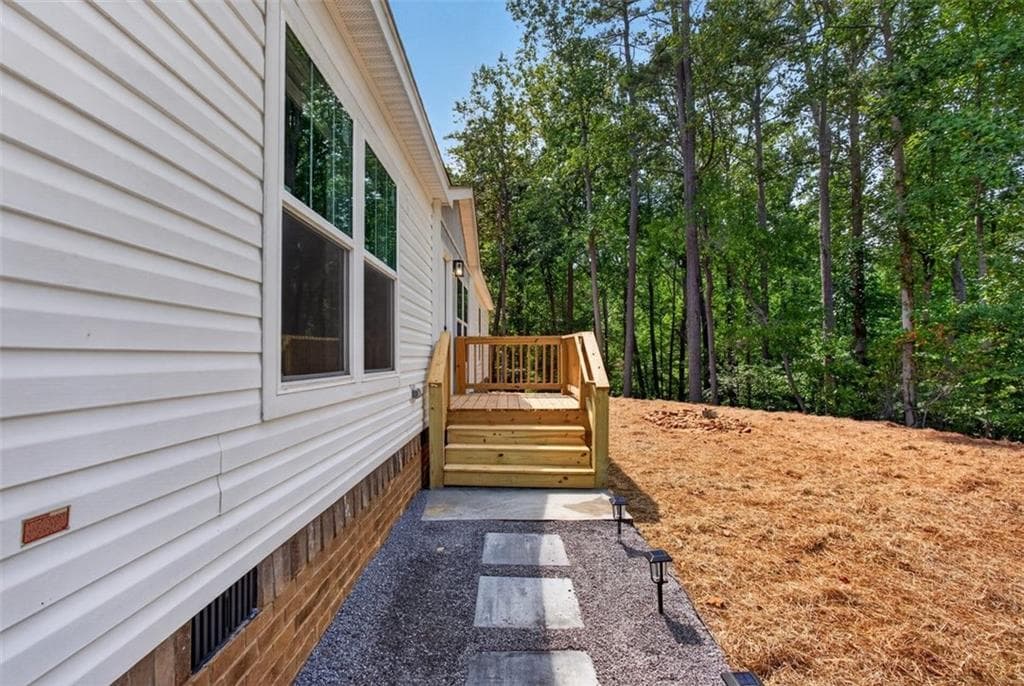 3 bedroom, 2 bathroom, 1,600 sq ft single family residence under contract at 758 Upper Burris Road, Canton, GA 30114 — photo 5
