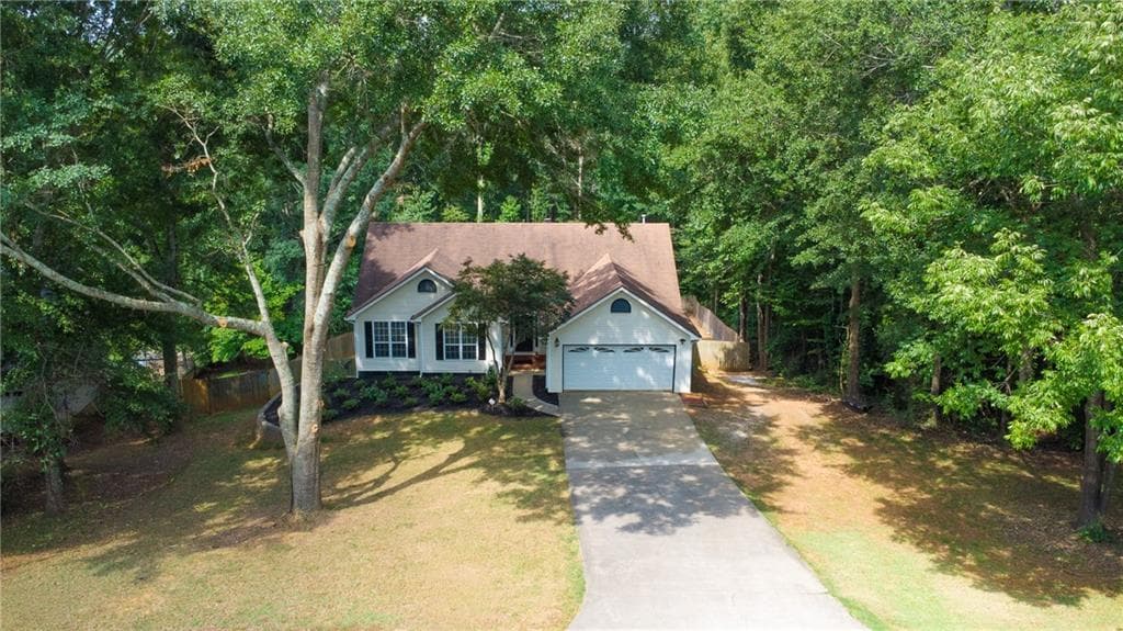 3 bedroom, 2 bathroom, 2,414 sq ft single family residence for sale at 4267 Riviere PT, Gainesville, GA 30507 — photo 2