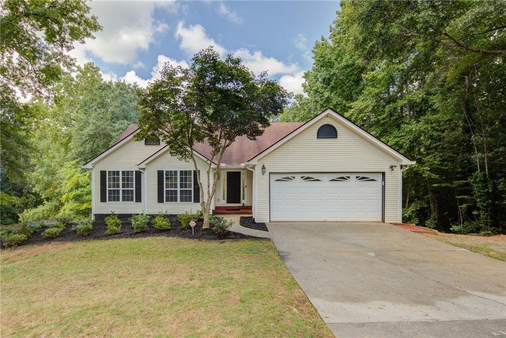 3 bedroom, 2 bathroom, 2,414 sq ft single family residence for sale at 4267 Riviere PT, Gainesville, GA 30507 — photo 7