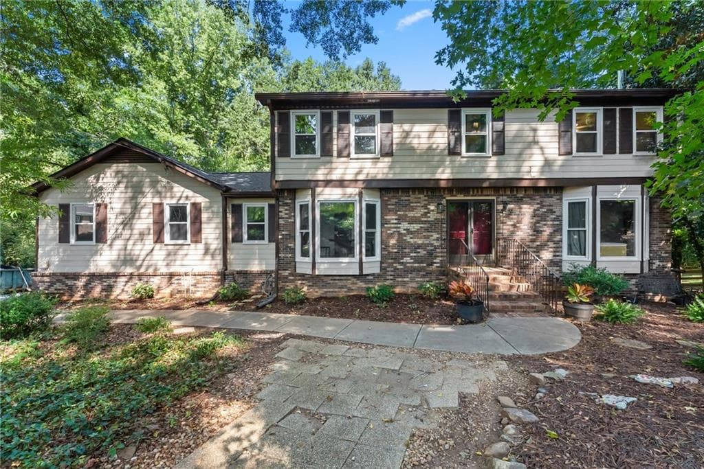5 bedroom, 4 bathroom, 2,896 sq ft single family residence for sale at 3824 Shawnee Run, Lilburn, GA 30047 — photo 2
