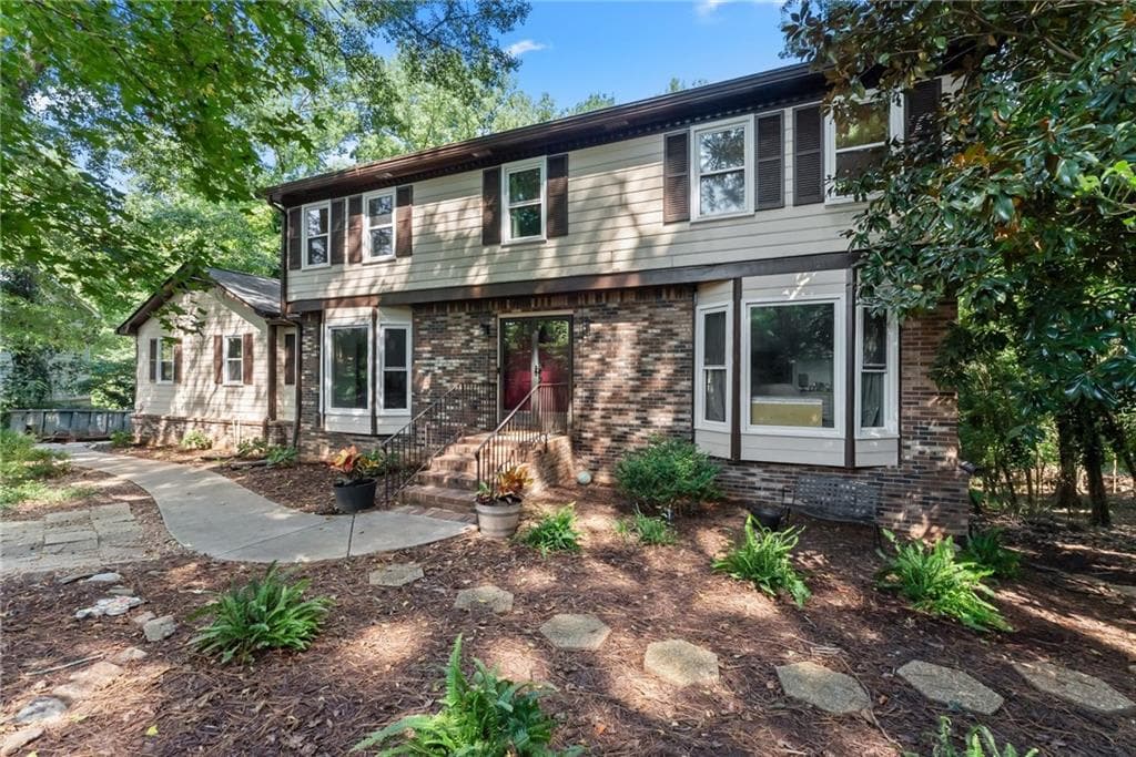5 bedroom, 4 bathroom, 2,896 sq ft single family residence for sale at 3824 Shawnee Run, Lilburn, GA 30047 — photo 3