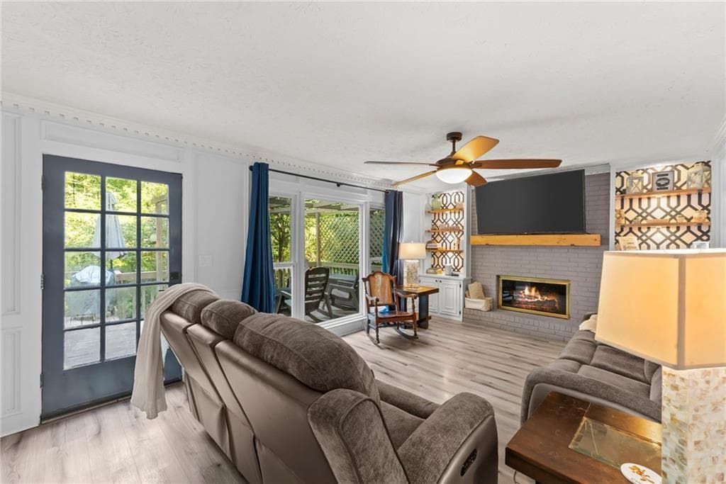 5 bedroom, 4 bathroom, 2,896 sq ft single family residence for sale at 3824 Shawnee Run, Lilburn, GA 30047 — photo 7