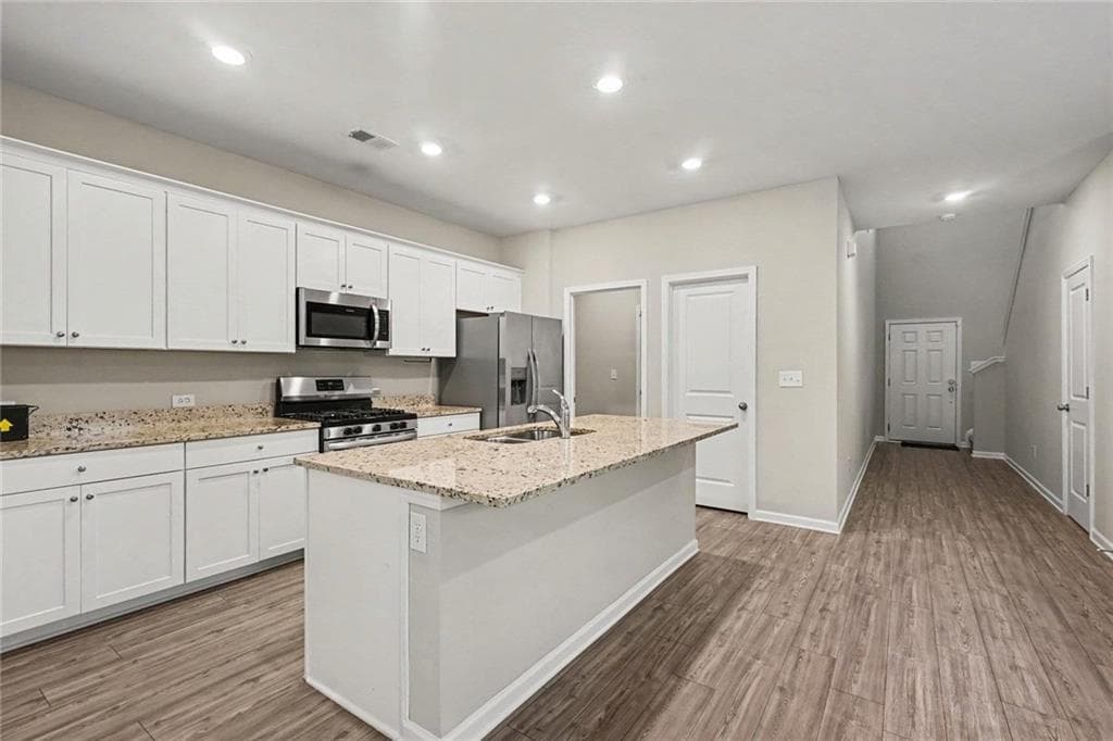 5 bedroom, 3 bathroom, 2,365 sq ft single family residence for sale at 59 Osprey Overlook Drive, Braselton, GA 30517 — photo 3