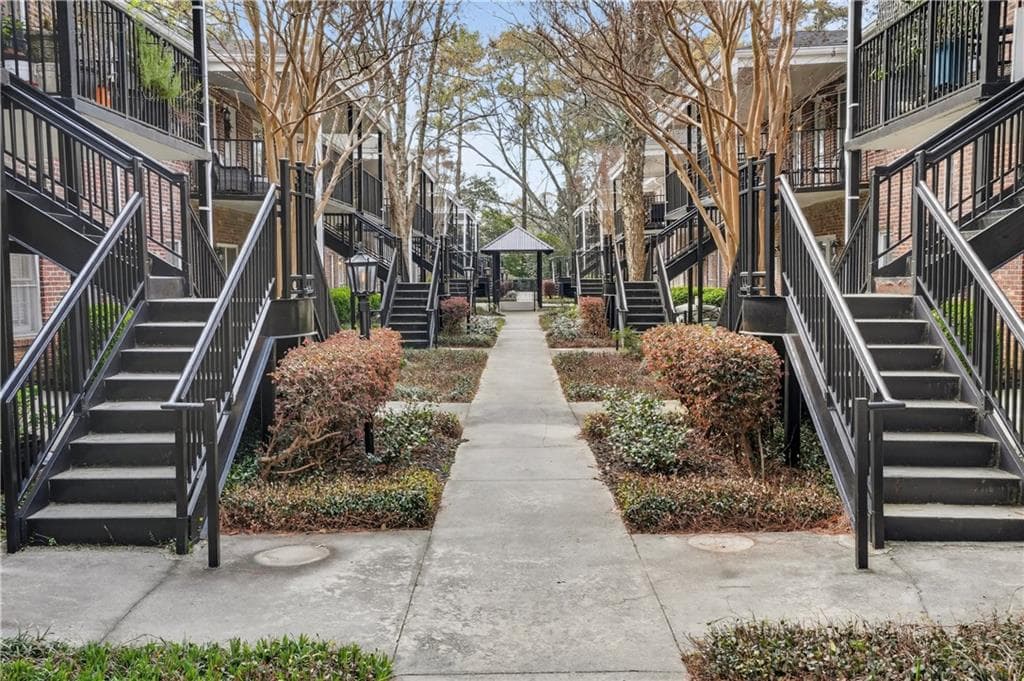 2 bedroom, 2 bathroom, 1,090 sq ft condominium for sale at 3675 Peachtree Road 19, Atlanta, GA 30319 — photo 2