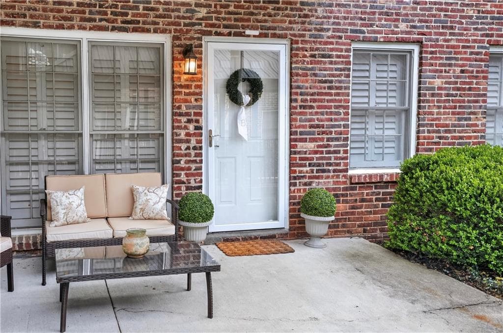 2 bedroom, 2 bathroom, 1,090 sq ft condominium for sale at 3675 Peachtree Road 19, Atlanta, GA 30319 — photo 3
