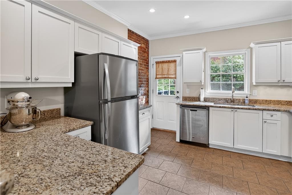 2 bedroom, 2 bathroom, 1,090 sq ft condominium for sale at 3675 Peachtree Road 19, Atlanta, GA 30319 — photo 7