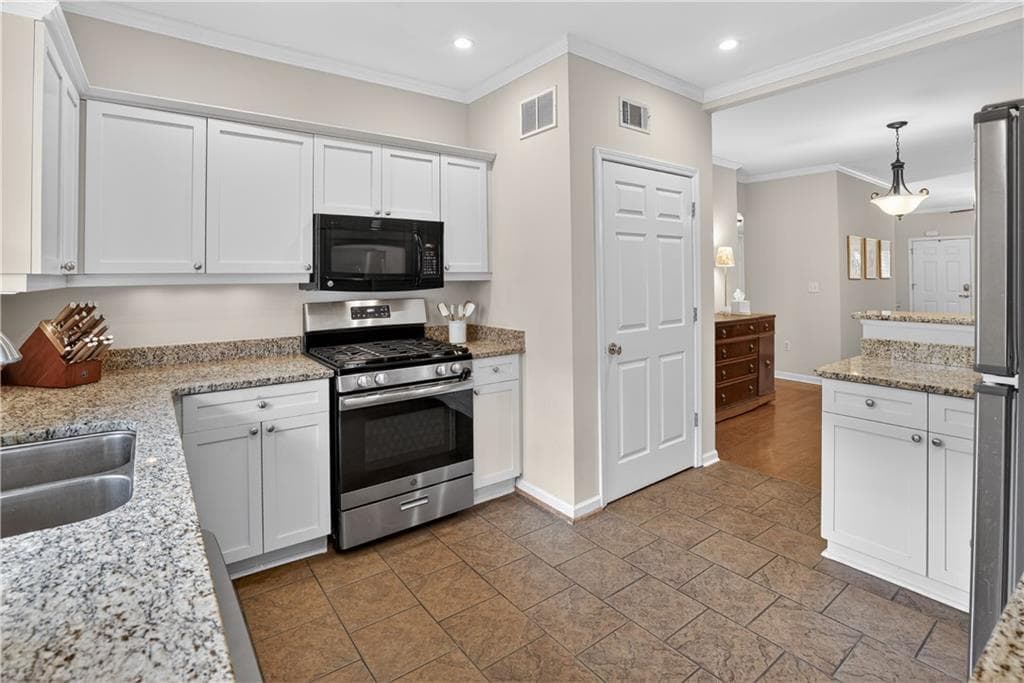 2 bedroom, 2 bathroom, 1,090 sq ft condominium for sale at 3675 Peachtree Road 19, Atlanta, GA 30319 — photo 8
