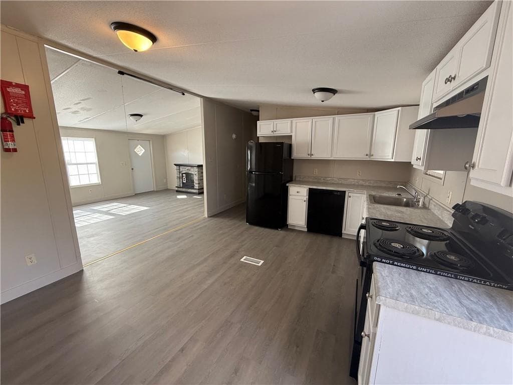 3 bedroom, 2 bathroom single family residence for rent at 3949 Highway 254 Road, Cleveland, GA 30528 for $1,700 a month — photo 3