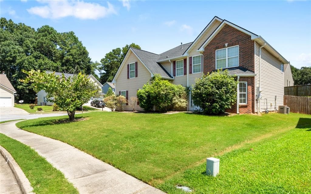 4 bedroom, 3 bathroom, 3,015 sq ft single family residence for rent at 4124 Alveston Drive, Atlanta, GA 30349 for $2,550 a month — photo 2