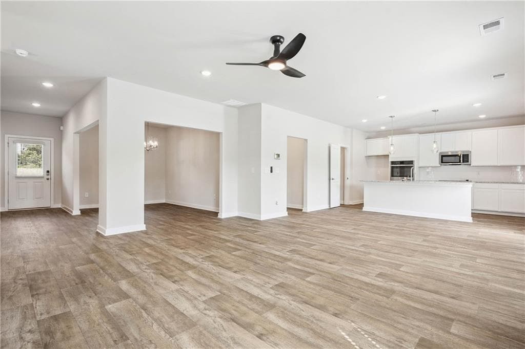 4 bedroom, 3 bathroom, 2,700 sq ft single family residence for sale at 470 Orwell Drive, Social Circle, GA 30025 — photo 4