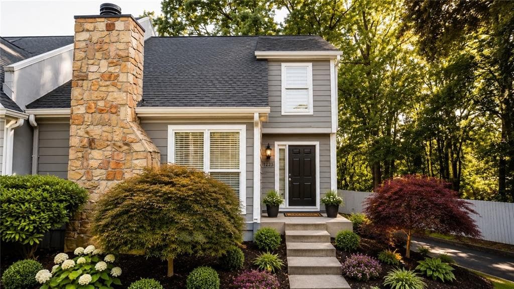 2 bedroom, 2 bathroom, 1,715 sq ft townhouse for sale at 1223 Defoor Court 5A, Atlanta, GA 30318 — photo 2