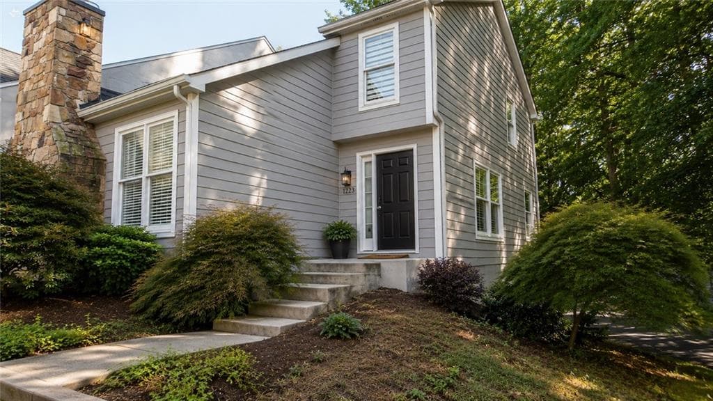 2 bedroom, 2 bathroom, 1,715 sq ft townhouse for sale at 1223 Defoor Court 5A, Atlanta, GA 30318