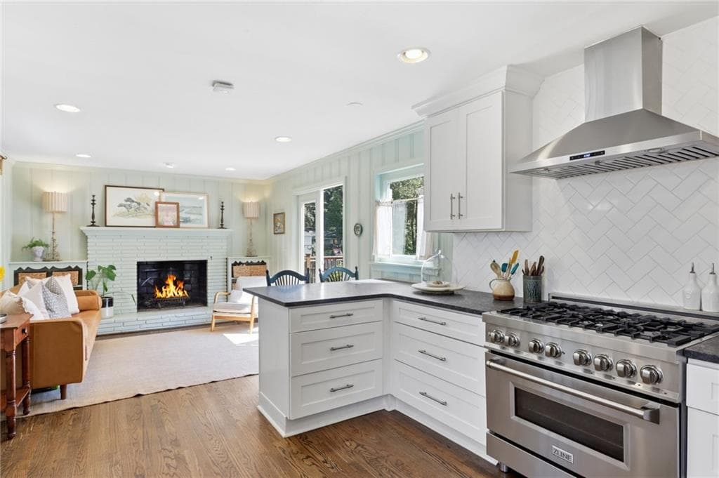 3 bedroom, 2 bathroom, 1,766 sq ft single family residence for sale at 424 Cascade Drive, Marietta, GA 30064 — photo 4
