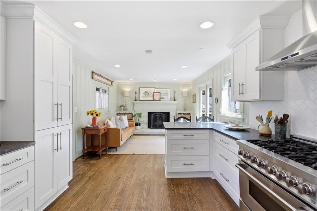 3 bedroom, 2 bathroom, 1,766 sq ft single family residence for sale at 424 Cascade Drive, Marietta, GA 30064 — photo 5