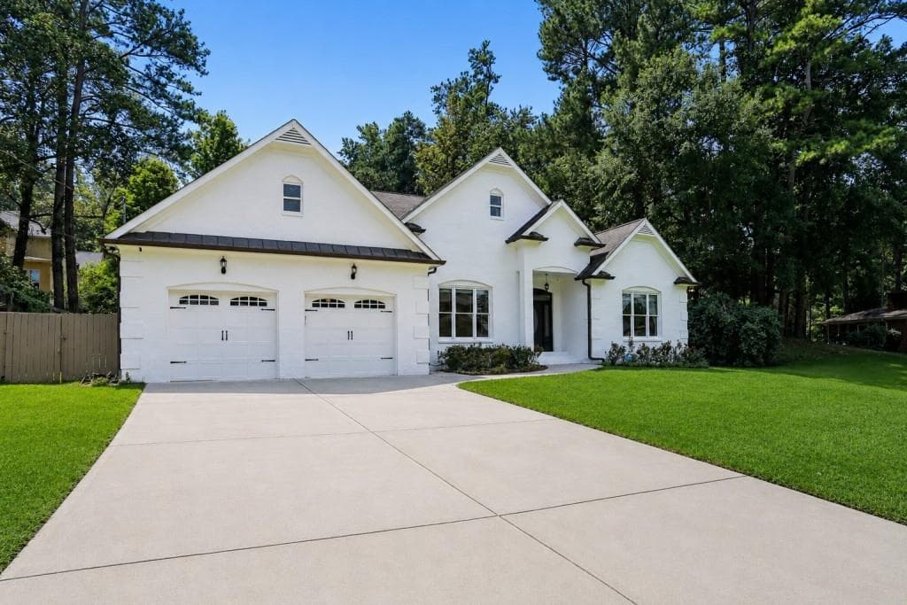 4 bedroom, 3 bathroom, 3,144 sq ft single family residence for sale at 1425 Pineway Drive, Atlanta, GA 30329