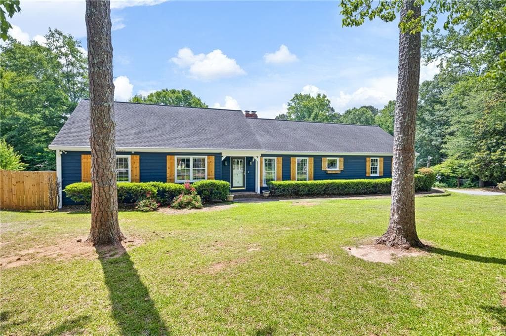 3 bedroom, 2 bathroom, 2,038 sq ft single family residence for sale at 1563 Arden Drive, Marietta, GA 30008 — photo 2