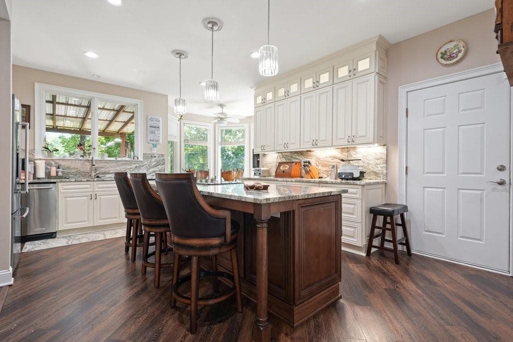 4 bedroom, 4 bathroom, 5,288 sq ft single family residence for sale at 21 Rocky Circle, White, GA 30184 — photo 6