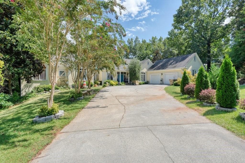 4 bedroom, 4 bathroom, 5,288 sq ft single family residence for sale at 21 Rocky Circle, White, GA 30184 — photo 4