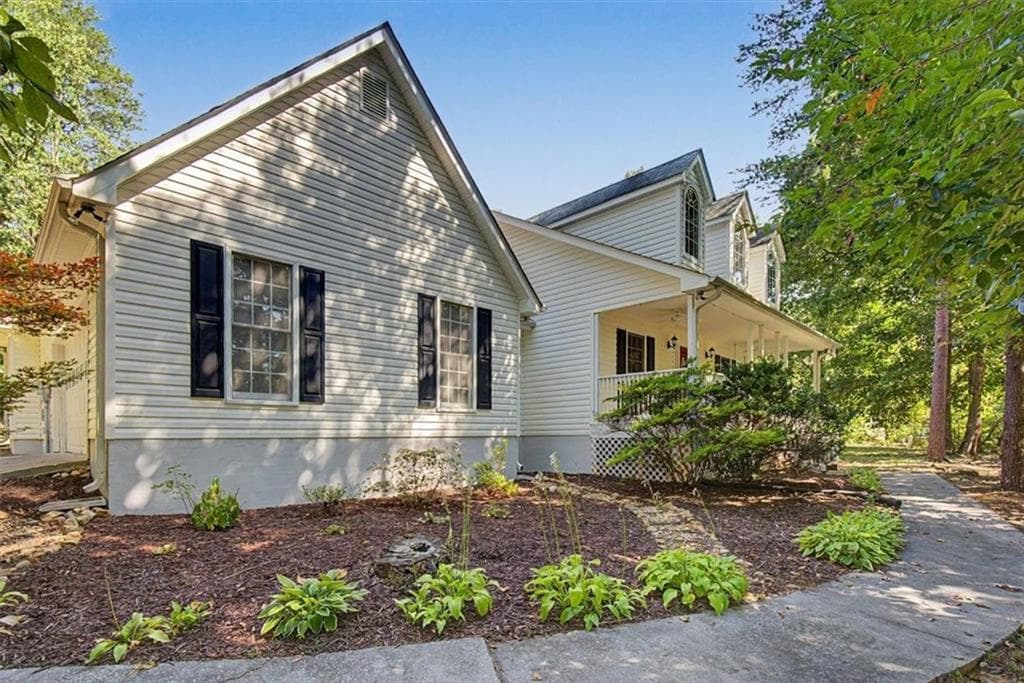 3 bedroom, 2 bathroom, 1,711 sq ft single family residence under contract at 75 Indian Hills Drive, Rydal, GA 30171 — photo 2