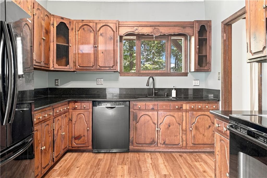 5 bedroom, 3 bathroom, 2,580 sq ft single family residence under contract at 102 Valley Brook Drive, Rome, GA 30161 — photo 2