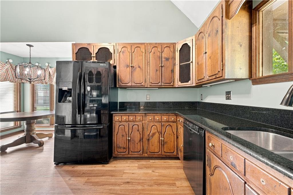 5 bedroom, 3 bathroom, 2,580 sq ft single family residence under contract at 102 Valley Brook Drive, Rome, GA 30161 — photo 3