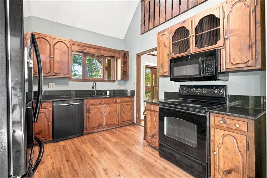 5 bedroom, 3 bathroom, 2,580 sq ft single family residence under contract at 102 Valley Brook Drive, Rome, GA 30161 — photo 4