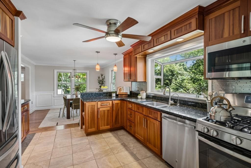 3 bedroom, 1 bathroom, 1,290 sq ft single family residence for sale at 1031 Shepherds Lane, Atlanta, GA 30324 — photo 4