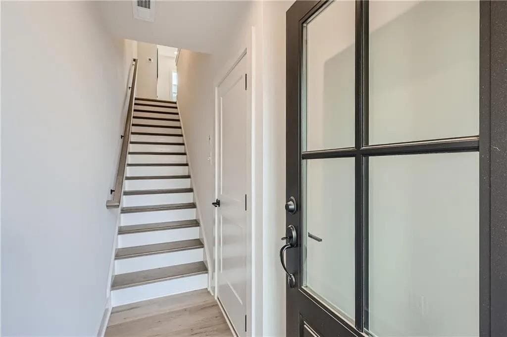 2 bedroom, 2 bathroom, 1,152 sq ft townhouse for rent at 180 Chestnut Circle, Atlanta, GA 30342 for $3,400 a month — photo 3