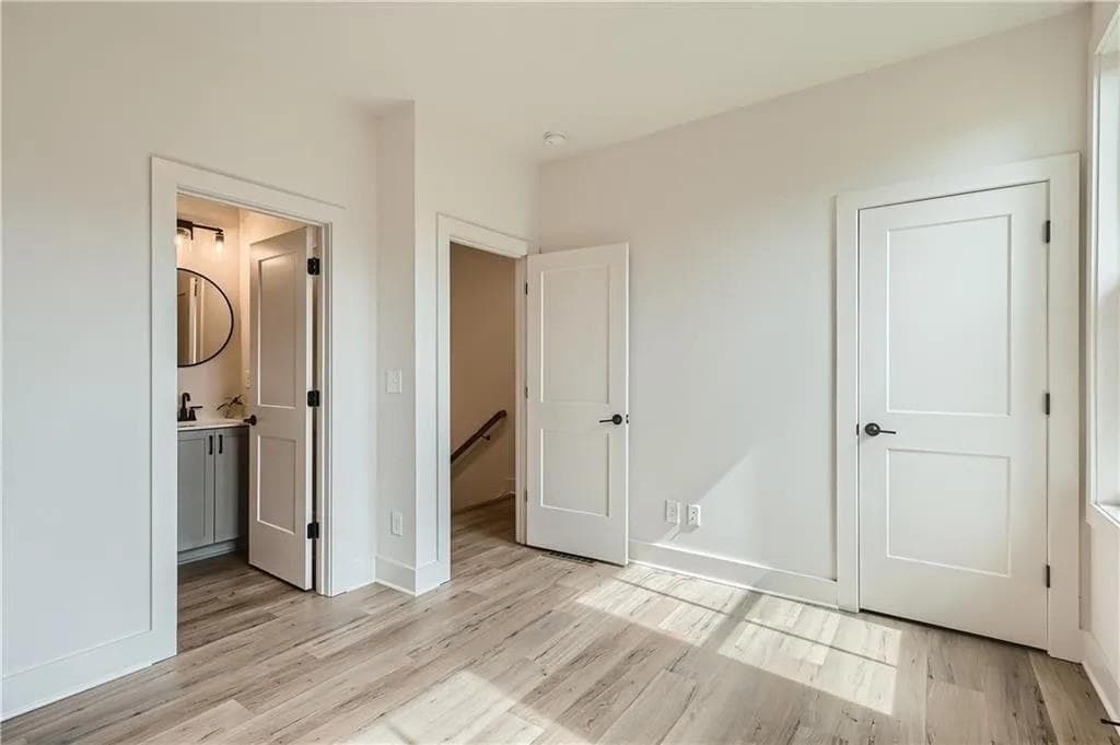 2 bedroom, 2 bathroom, 1,152 sq ft townhouse for rent at 180 Chestnut Circle, Atlanta, GA 30342 for $3,400 a month — photo 8