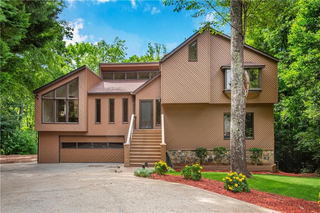 4 bedroom, 3 bathroom, 2,278 sq ft single family residence for sale at 2404 Stockton Place, Marietta, GA 30066 — photo 2