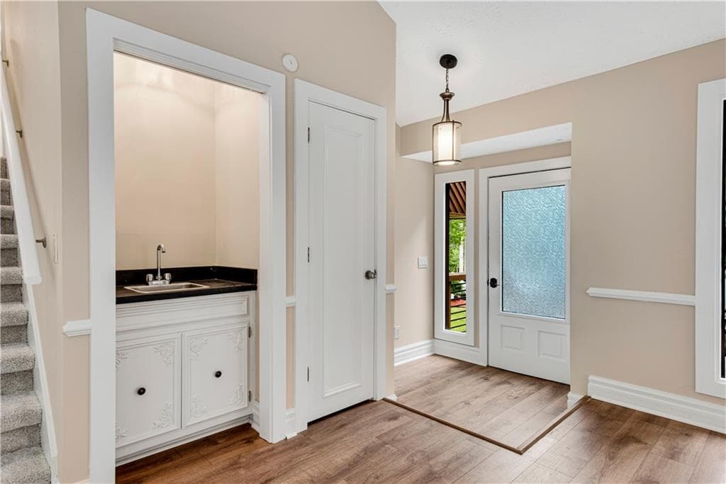 4 bedroom, 3 bathroom, 2,278 sq ft single family residence for sale at 2404 Stockton Place, Marietta, GA 30066 — photo 4
