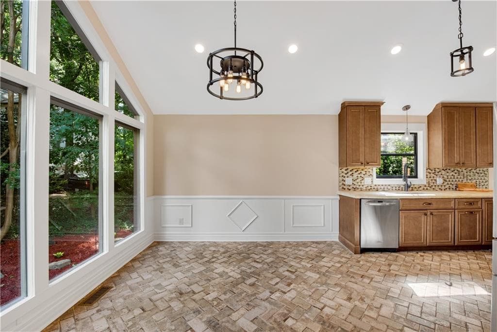 4 bedroom, 3 bathroom, 2,278 sq ft single family residence for sale at 2404 Stockton Place, Marietta, GA 30066 — photo 8