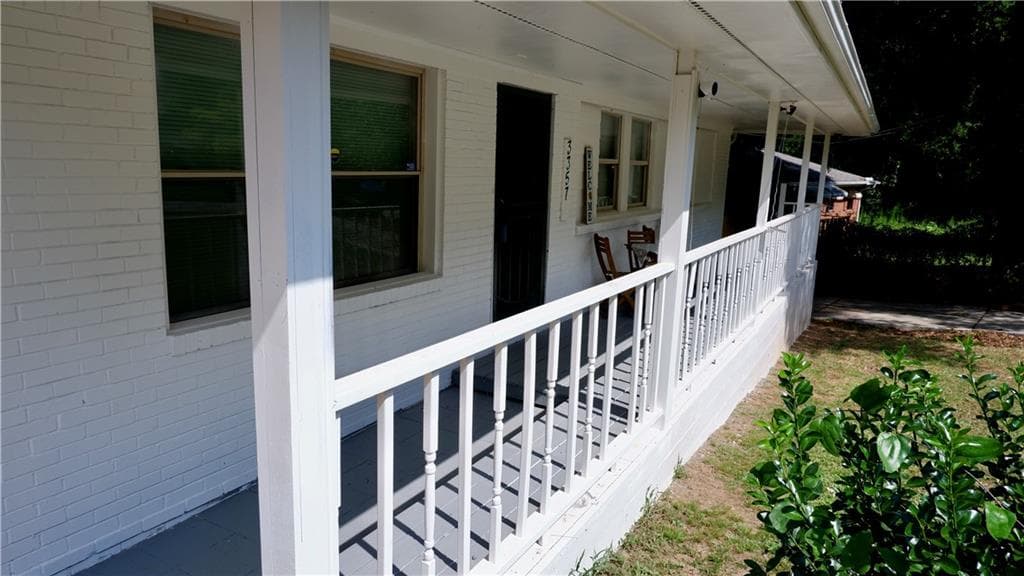 3 bedroom, 1 bathroom, 1,000 sq ft single family residence under contract at 3357 Adkins Road, Atlanta, GA 30331 — photo 4