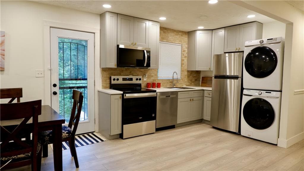 3 bedroom, 1 bathroom, 1,000 sq ft single family residence under contract at 3357 Adkins Road, Atlanta, GA 30331 — photo 9