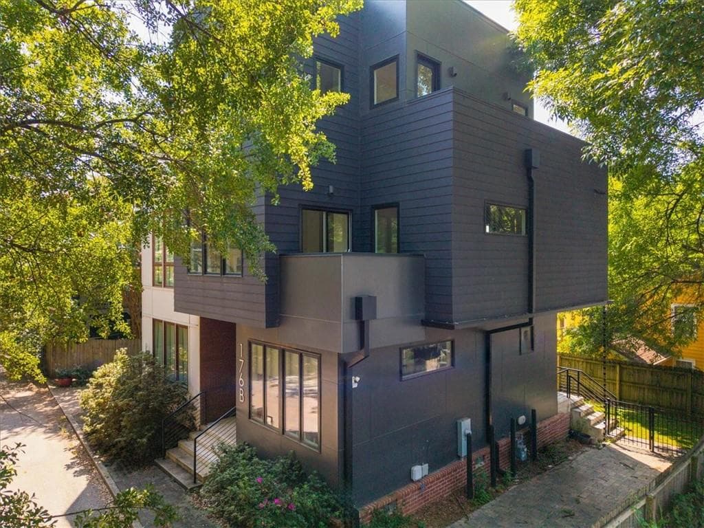 3 bedroom, 5 bathroom, 1,925 sq ft townhouse for sale at 176B Sampson Street, Atlanta, GA 30312