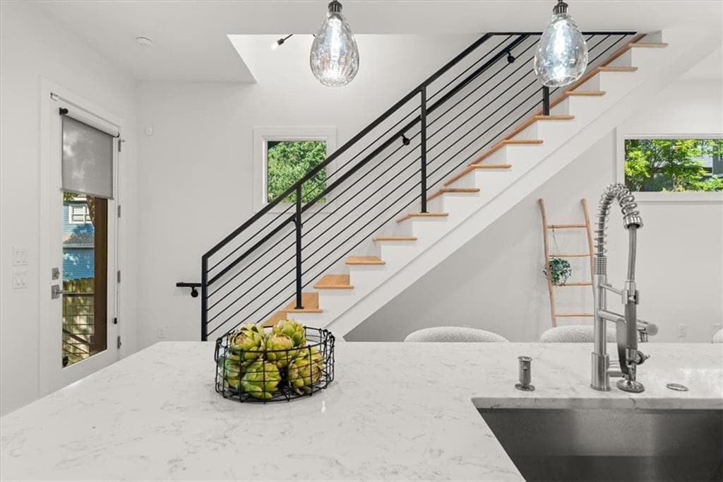3 bedroom, 5 bathroom, 1,925 sq ft townhouse for sale at 176B Sampson Street, Atlanta, GA 30312 — photo 6