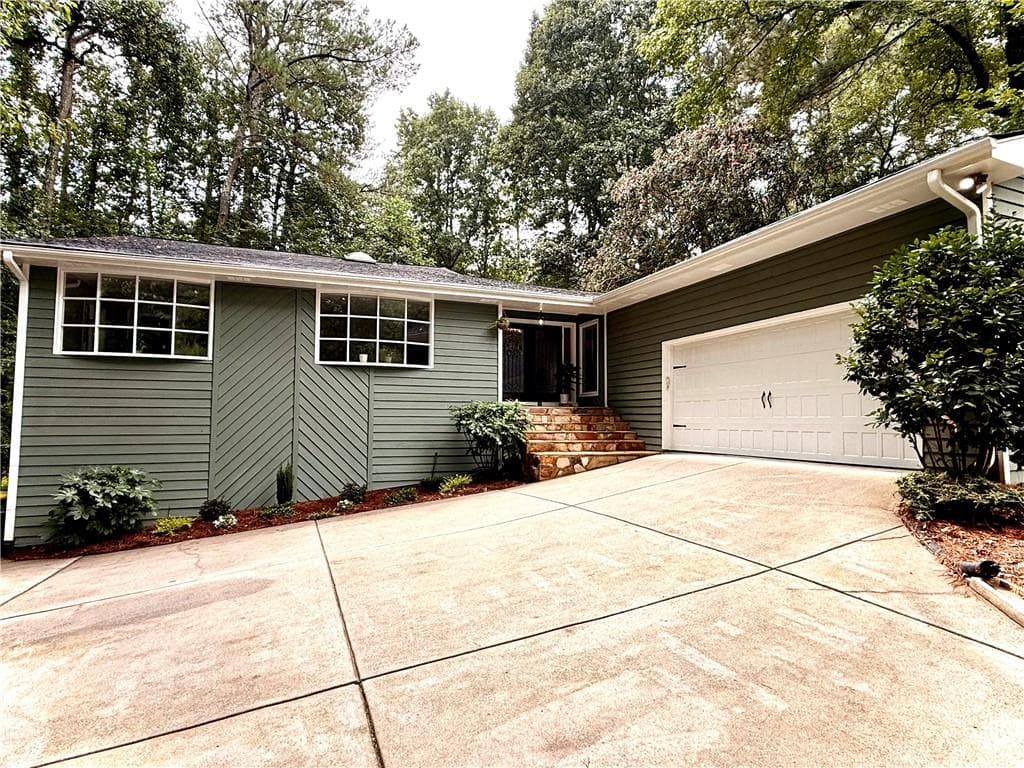 4 bedroom, 4 bathroom, 3,433 sq ft single family residence for sale at 3882 Centre Court, Peachtree Corners, GA 30092 — photo 3