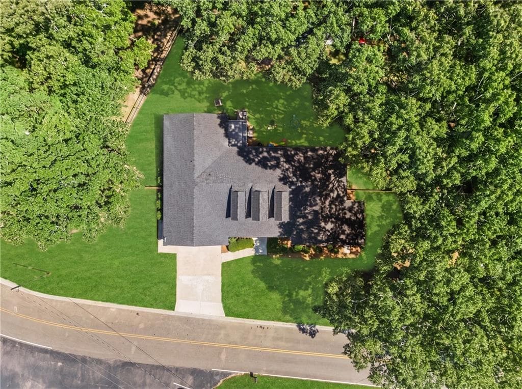 4 bedroom, 3 bathroom, 2,268 sq ft single family residence under contract at 594 Hogan Pond Lane, Ball Ground, GA 30107 — photo 6