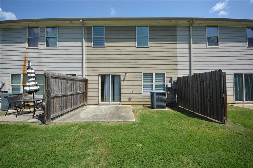 3 bedroom, 3 bathroom, 1,454 sq ft townhouse for sale at 1955 Old Dogwood, Jonesboro, GA 30238 — photo 3