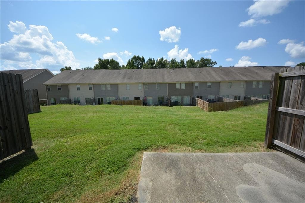 3 bedroom, 3 bathroom, 1,454 sq ft townhouse for sale at 1955 Old Dogwood, Jonesboro, GA 30238 — photo 4