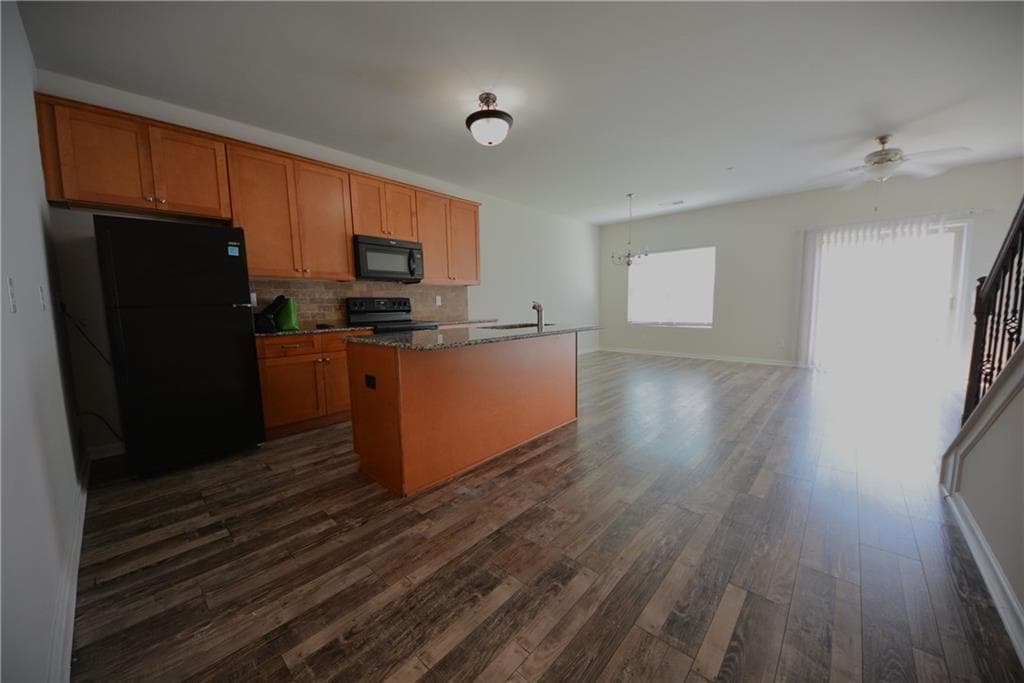 3 bedroom, 3 bathroom, 1,454 sq ft townhouse for sale at 1955 Old Dogwood, Jonesboro, GA 30238 — photo 9