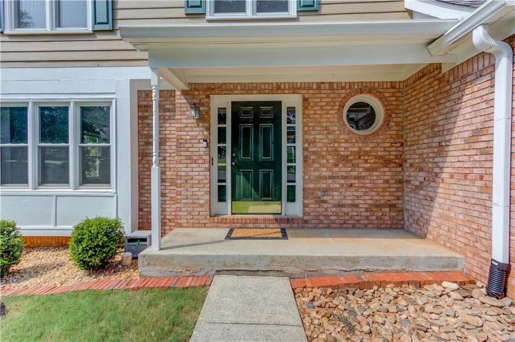 4 bedroom, 3 bathroom, 3,328 sq ft single family residence for sale at 909 Colony Creek Drive, Lawrenceville, GA 30043 — photo 3