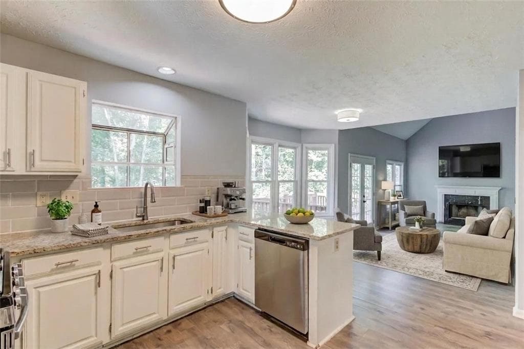 4 bedroom, 3 bathroom, 3,328 sq ft single family residence for sale at 909 Colony Creek Drive, Lawrenceville, GA 30043 — photo 10