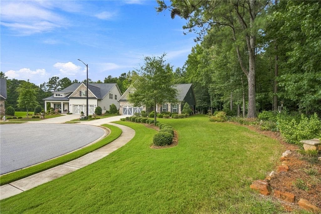 3 bedroom, 3 bathroom, 2,653 sq ft single family residence under contract at 301 Ellington Drive, Canton, GA 30115 — photo 3