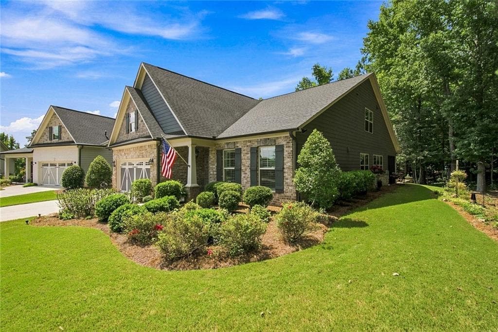 3 bedroom, 3 bathroom, 2,653 sq ft single family residence under contract at 301 Ellington Drive, Canton, GA 30115 — photo 4