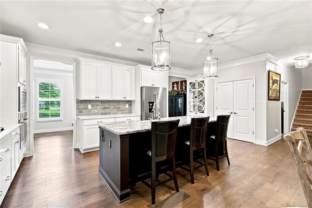 3 bedroom, 3 bathroom, 2,653 sq ft single family residence under contract at 301 Ellington Drive, Canton, GA 30115 — photo 10