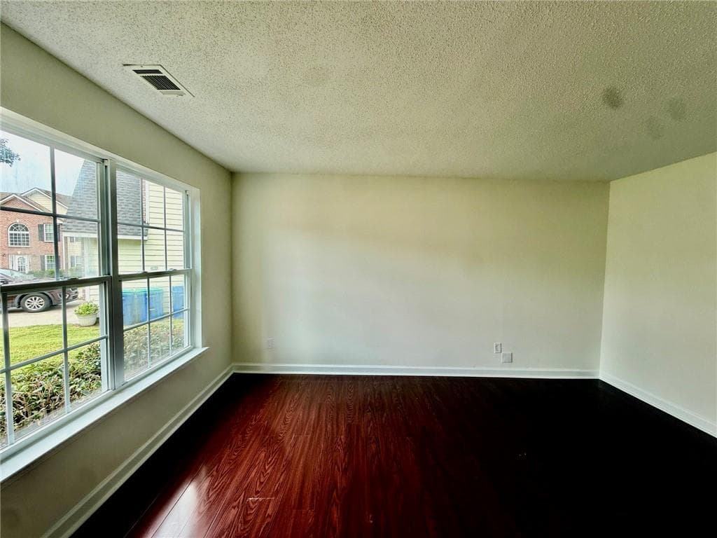 5 bedroom, 3 bathroom, 3,024 sq ft single family residence for sale at 510 Shire Lane, Fairburn, GA 30213 — photo 3