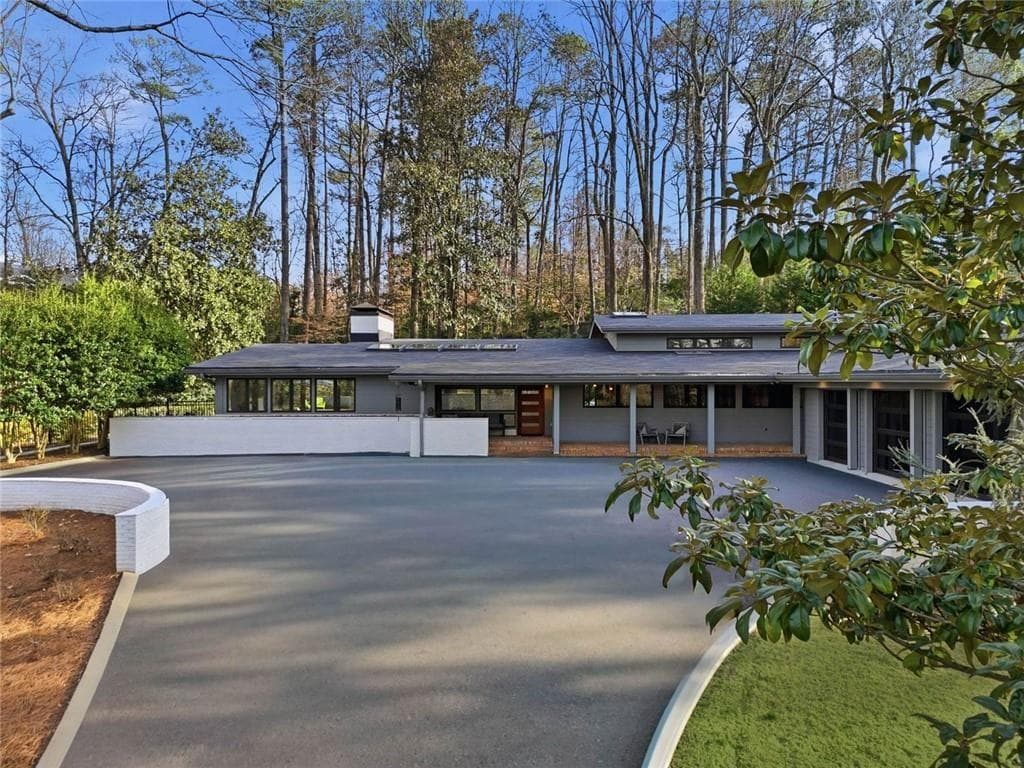 4 bedroom, 4 bathroom, 3,484 sq ft single family residence under contract at 1805 Lenox Road, Atlanta, GA 30306 — photo 4