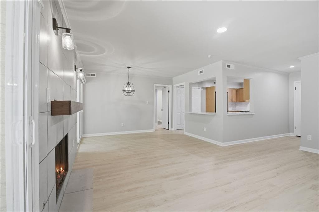 2 bedroom, 2 bathroom, 1,039 sq ft condominium for sale at 5400 Roswell Road N6, Sandy Springs, GA 30342 — photo 2